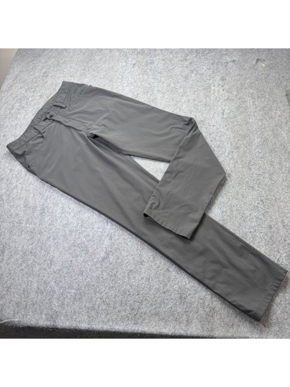 Lululemon ABC Pants Men 34 x 33 Gray Tapered Slim Fit Technical Performance